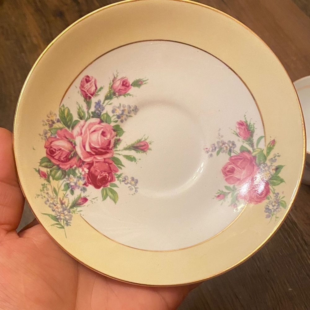 Elegant Floral Teacup and Saucer Set - Picture 6 of 9